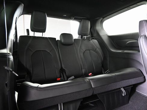 New 2026 Chrysler Pacifica Select image 17
