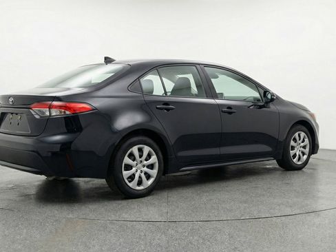 Used 2025 Toyota Corolla LE image 9