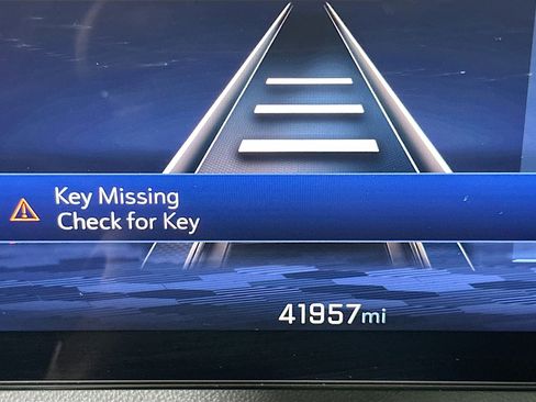 Used 2025 Chevrolet Traverse LT FWD image 19