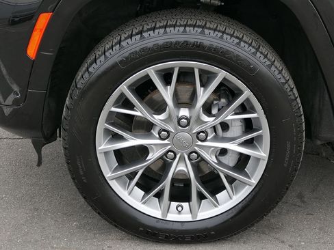 Used 2023 Jeep Grand Cherokee Summit w/ Luxury Tech Group V AWD/4WD image 9