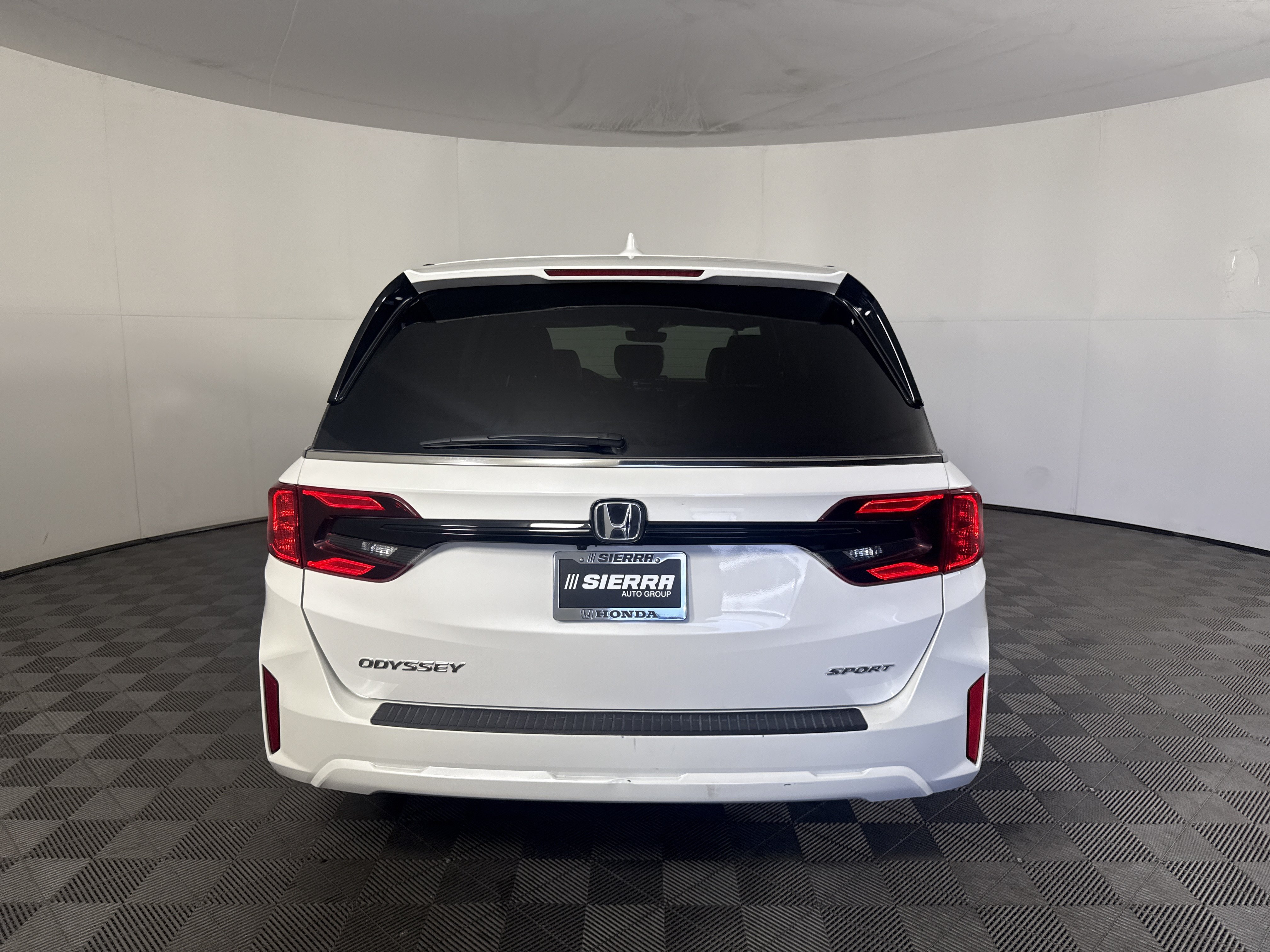 Used 2025 Honda Odyssey Sport-L image 4