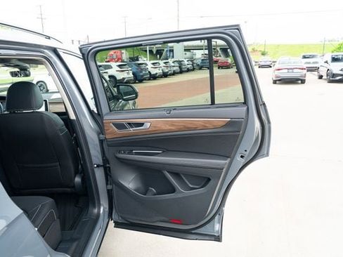New 2026 Volkswagen Atlas SE FWD image 16