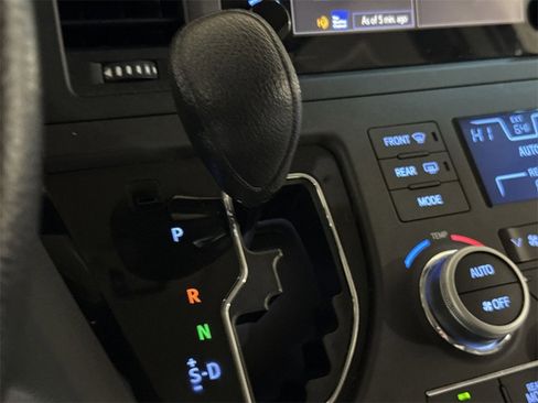 Used 2015 Toyota Sienna LE image 16