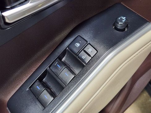 Used 2021 Toyota Highlander XLE FWD image 43