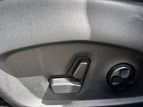 Used 2018 Jeep Compass Limited w/ Navigation Group AWD/4WD image 33