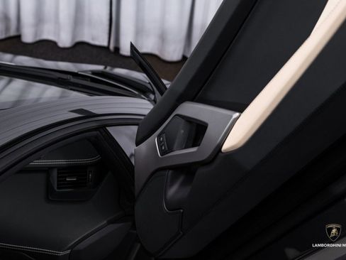 Used 2012 Lamborghini Aventador LP 700-4 image 42