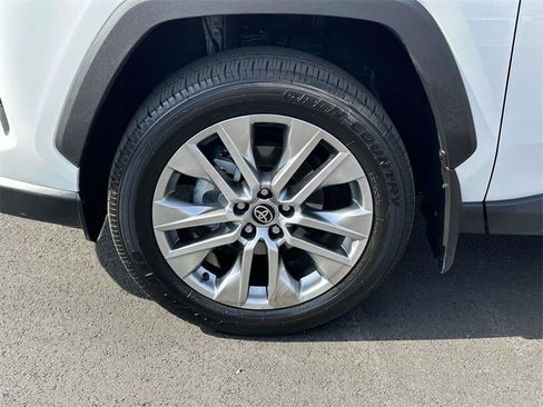 Used 2025 Toyota RAV4 XLE Premium image 29