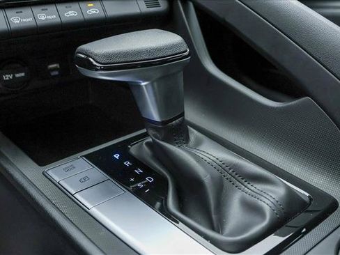 Certified 2024 Hyundai Elantra SEL image 21