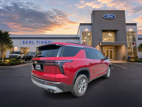 Used 2026 Chevrolet Traverse LT FWD image 7