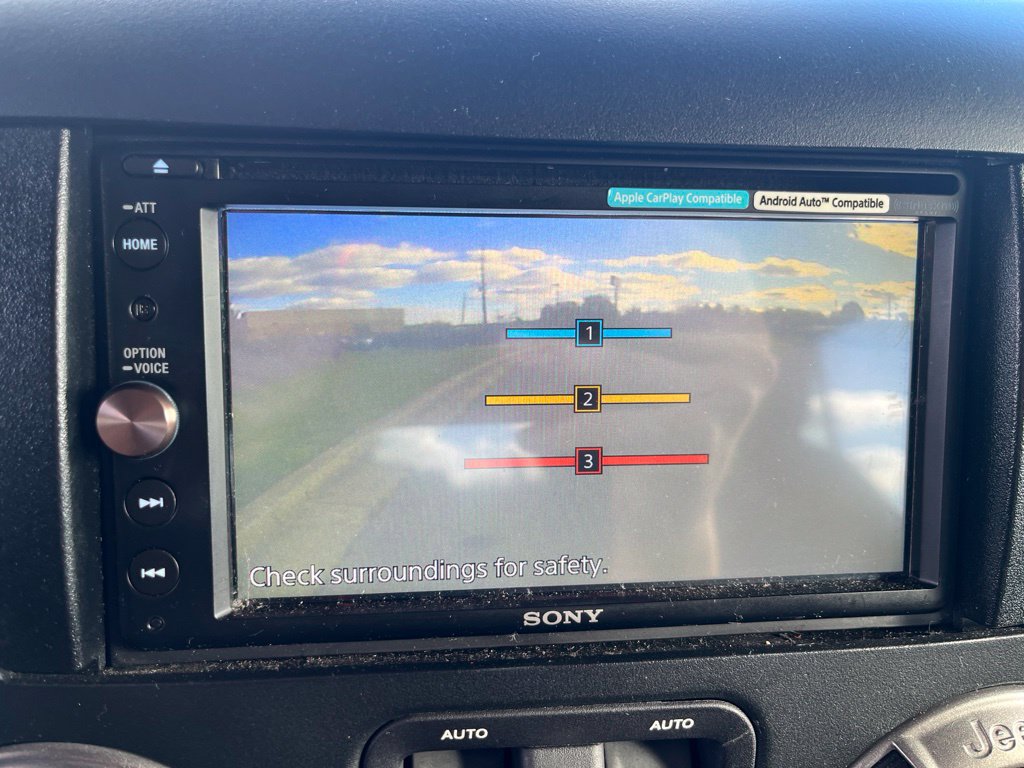 Used 2018 Jeep Wrangler Unlimited Sahara AWD/4WD image 9