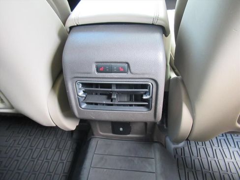 Used 2022 Lincoln Corsair FWD w/ Premium Package image 32