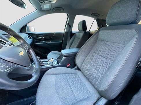 Used 2024 Chevrolet Equinox LT image 18