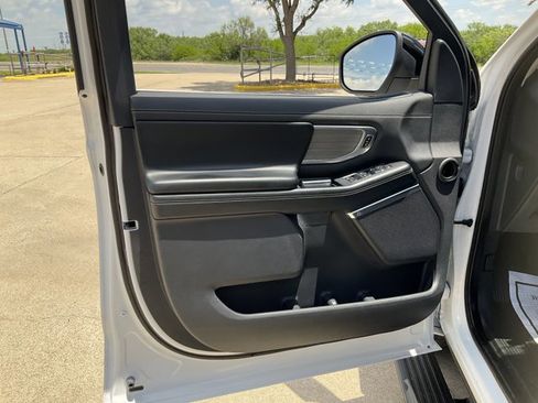 Used 2025 Ford Expedition Max Platinum AWD/4WD image 7