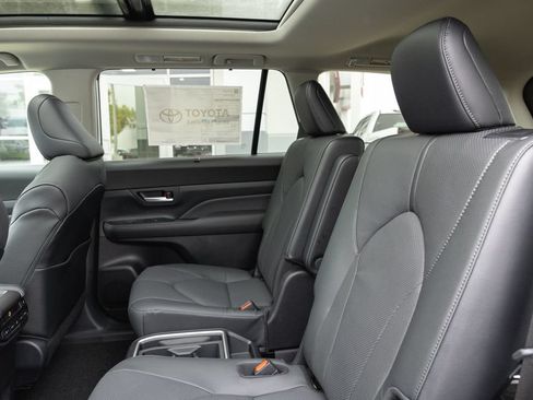 New 2026 Toyota Grand Highlander AWD Hybrid image 10