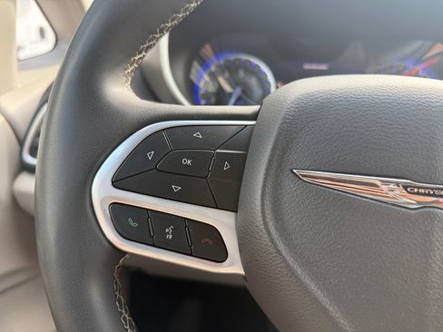 Used 2024 Chrysler Pacifica Touring-L FWD image 21