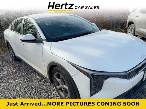 Used 2025 Kia K4 LXS image 1