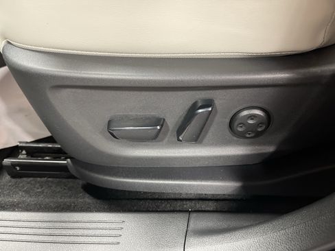 Used 2023 Nissan Ariya FWD image 10