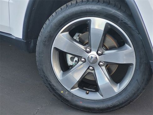 Certified 2016 Jeep Grand Cherokee Limited image 3