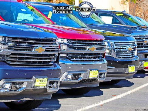 Used 2023 Chevrolet Bolt EUV LT w/ Comfort Package image 47