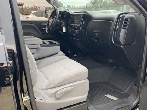 Used 2018 Chevrolet Silverado 1500 Custom w/ Custom Value Package image 10