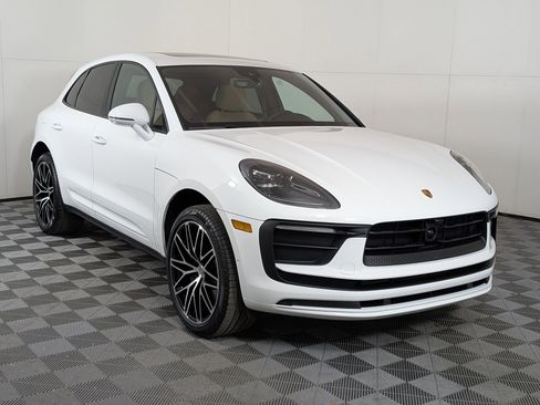 Used 2026 Porsche Macan AWD/4WD image 8