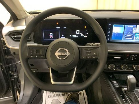 Used 2025 Nissan Kicks SV w/ SV Premium Package image 27