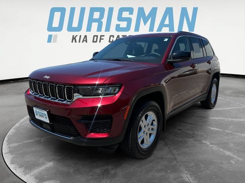 Used 2025 Jeep Grand Cherokee Laredo w/ MOPAR Finishing Package AWD/4WD image 2