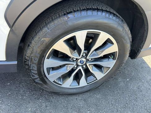 Used 2023 Subaru Outback Touring AWD/4WD image 6