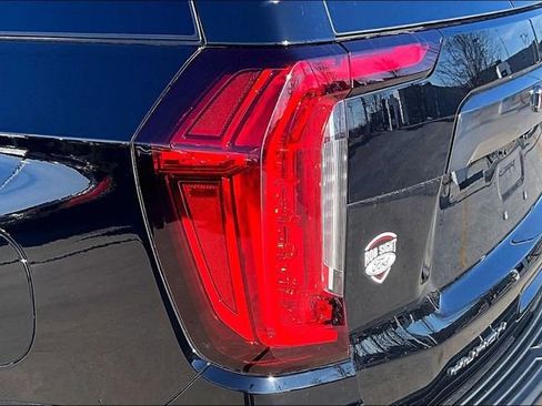 Used 2022 GMC Yukon XL AT4 w/ AT4 Premium Plus Package image 23