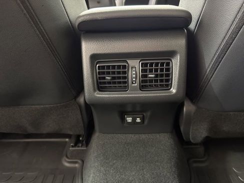 Used 2025 Toyota Camry SE image 13