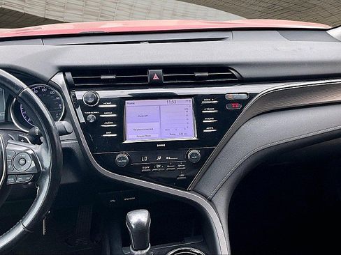 Used 2020 Toyota Camry SE w/ Carpet Mat Package image 6