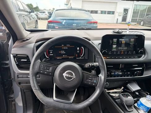 Used 2022 Nissan Rogue Platinum w/ Head-Up Display Package FWD image 13