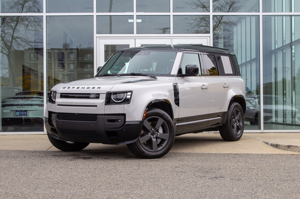 Used 2026 Land Rover Defender 110 X-Dynamic SE AWD/4WD image 1