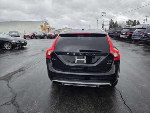 Used 2016 Volvo V60 T5 Cross Country image 9