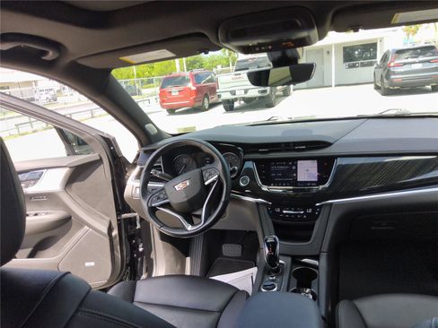 Used 2023 Cadillac XT6 Premium Luxury w/ Technology Package FWD image 28