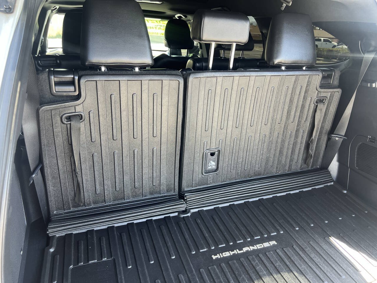 Used 2021 Toyota Highlander XSE FWD image 19