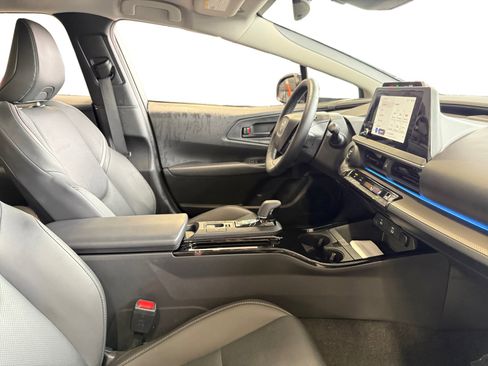Used 2025 Toyota Prius XLE image 14