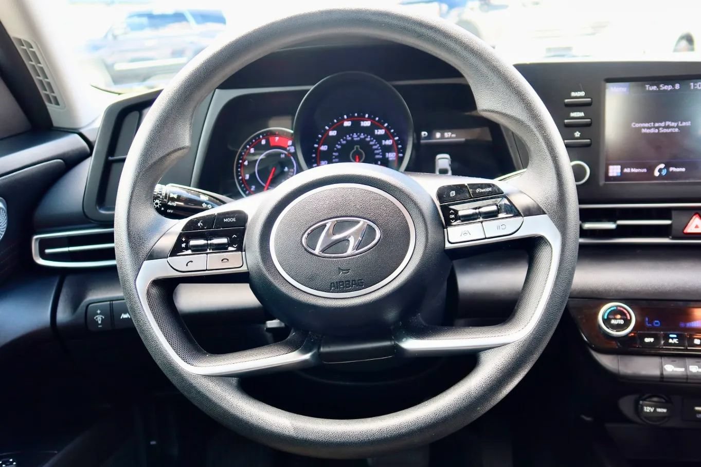 Used 2023 Hyundai Elantra SEL FWD image 9