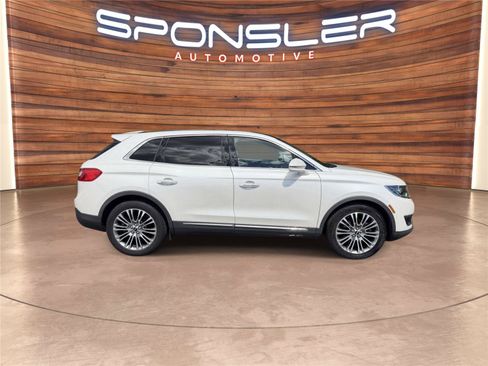 Used 2016 Lincoln MKX Reserve w/ Driver Assistance Package FWD image 8