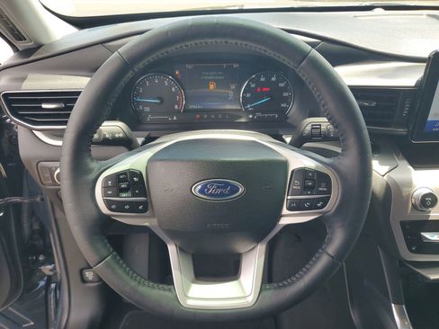 Certified 2022 Ford Explorer XLT w/ Equipment Group 202A RWD image 18