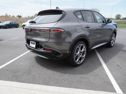 Certified 2024 Alfa Romeo Tonale Ti image 9