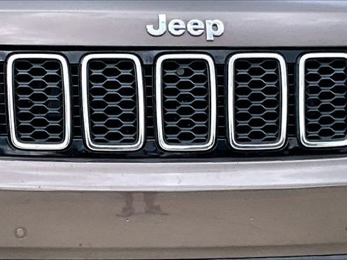 Used 2017 Jeep Grand Cherokee Limited w/ Luxury Group II AWD/4WD image 12