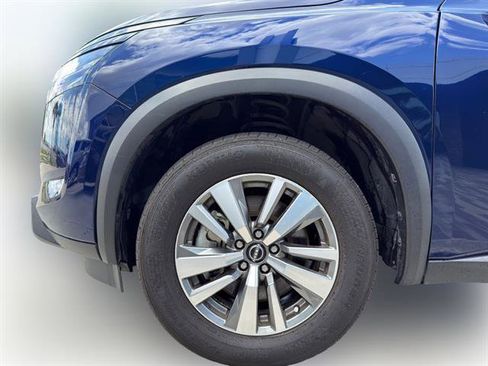 Used 2025 Nissan Pathfinder SL FWD image 4