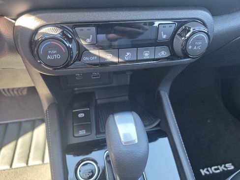 Used 2024 Nissan Kicks SR w/ SR Premium Package image 17