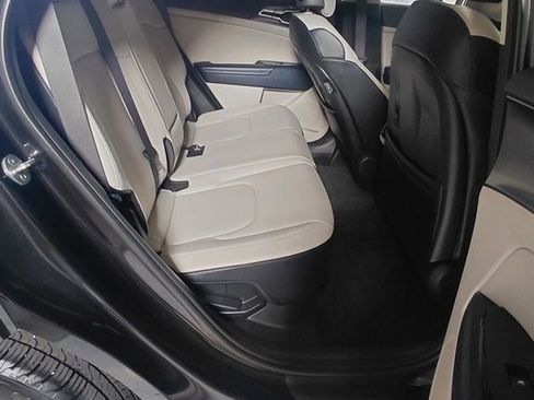 Used 2023 Kia Sportage EX AWD/4WD image 17