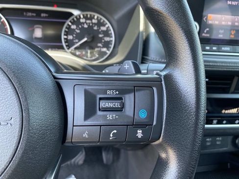 Used 2024 Nissan Rogue SV FWD image 13