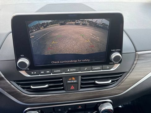 Used 2025 Nissan Altima 2.5 SV FWD image 23