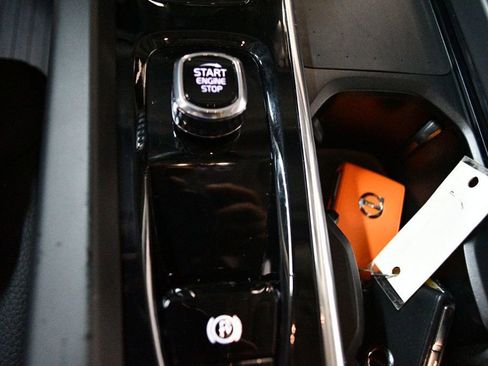 Used 2022 Volvo XC60 B5 Momentum w/ Protection Package Premier image 58