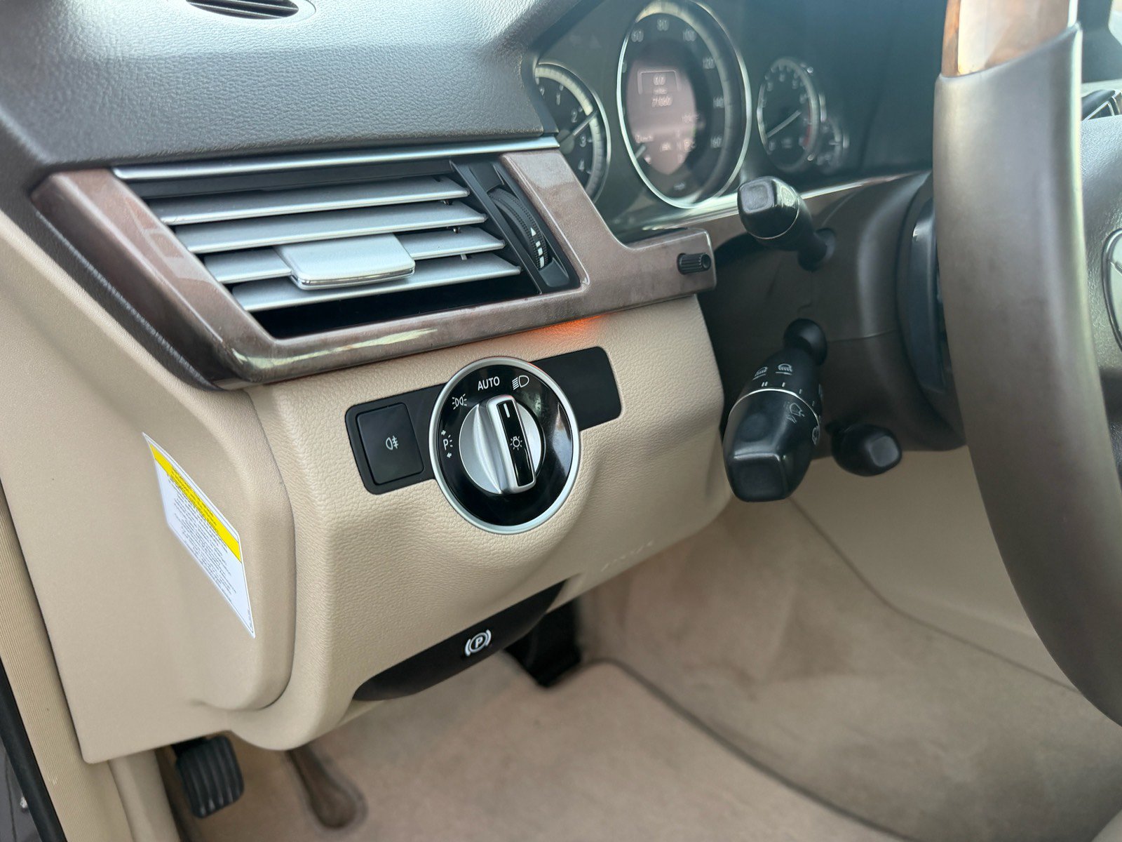 Used 2013 Mercedes-Benz E 350 Sedan image 19