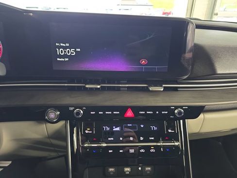 Certified 2023 Kia Carnival SX FWD image 15